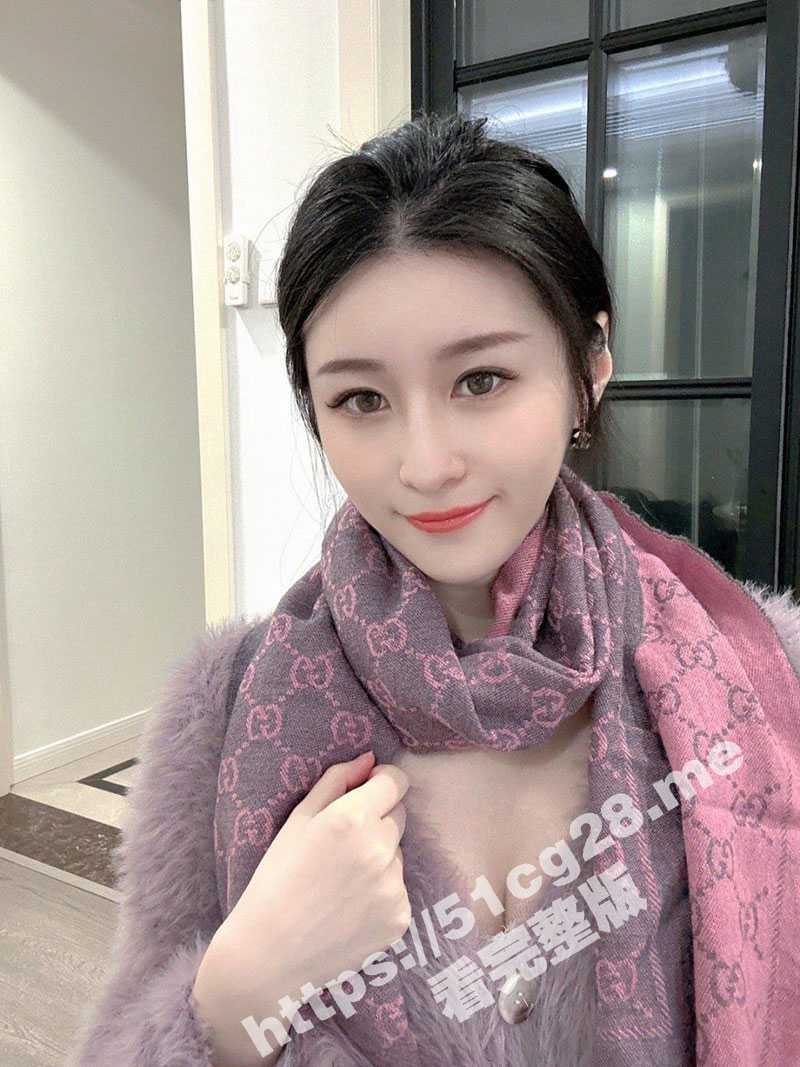 找个主播当女友是种什么样的体验？挑逗的双眼 性感的腰窝 你想要的她全都有！ - 51吃瓜网-51吃瓜网
