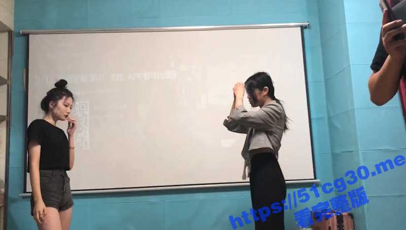 社会太妹帮派内斗 为争大嫂大打出手 薅头发挖脸脚踹 完全不留手啊！-51吃瓜网