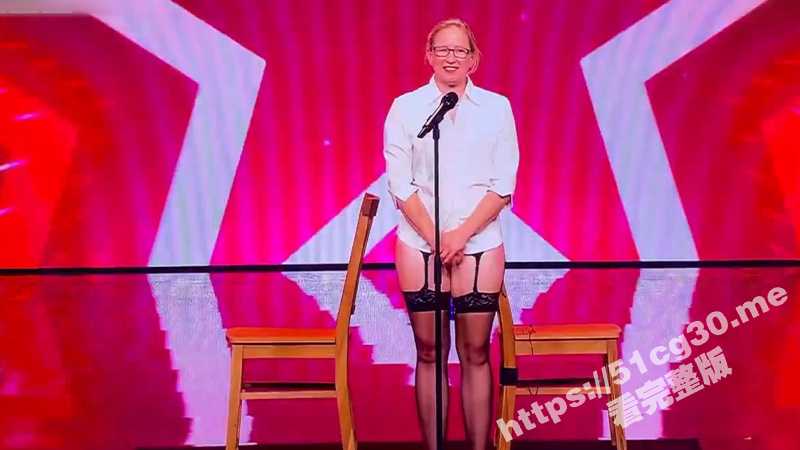 达人秀大尺度！德国电视达人秀上 中年妇女表演绝活用逼吹奏长笛 评委和观众都惊呆了-51吃瓜网