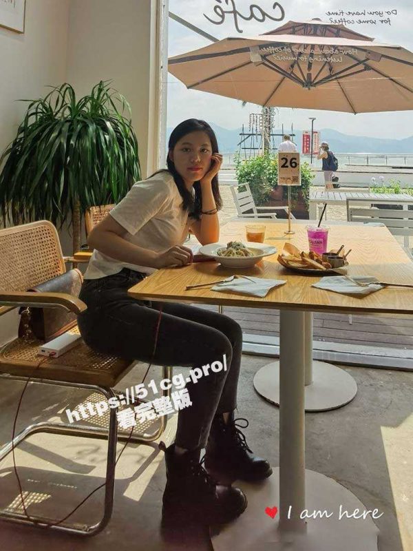 喜欢露出的母狗人妻莹莹江景房落地窗前的调教纪实-51吃瓜网