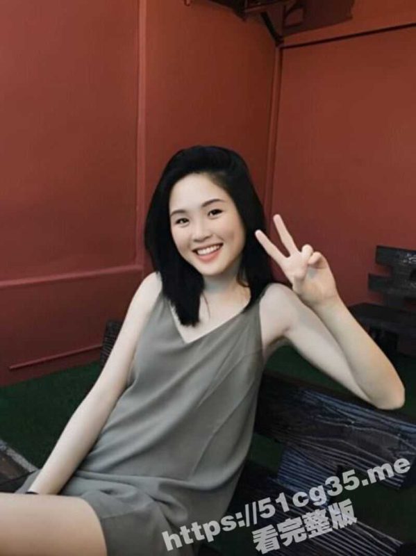 香港 美女留学生 背着未婚夫偷吃肥肉肠 男朋友高大靓仔有前途 偏要当油腻男的小三-51吃瓜网
