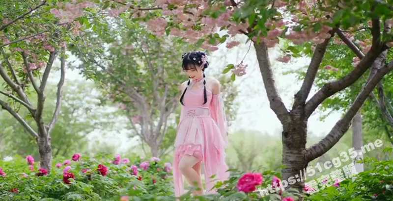 污曲改编【桃花笑】 “鸡巴在手中翘呀上翘 舔着你的肉棒说还要” 这歌儿听着太上头了-51吃瓜网