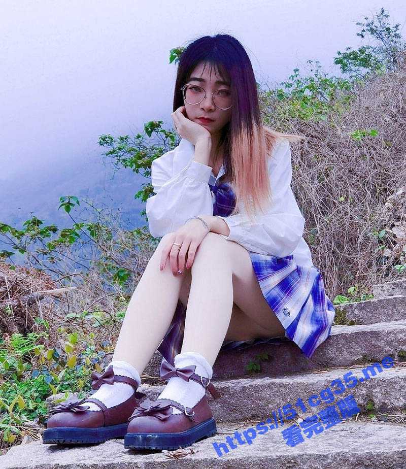 18岁jk嫩妹被约出来做爱 骚母狗还是在校学生 这么清纯的小妹妹还是个极骚的反差婊 - 51吃瓜网-51吃瓜网