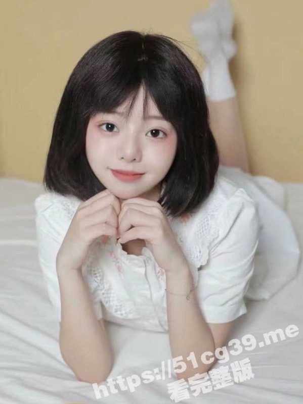 天津高颜值清纯短发妹妹 刚满18岁 拍摄私房照时 背叛男友 勾引摄影师无套爆操中出-51吃瓜网