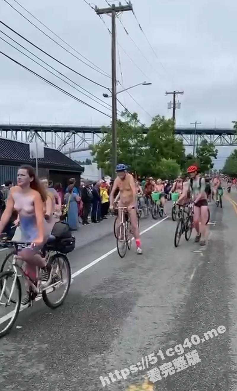 国外环保人士人体彩绘裸体骑行 呼吁世人应该多使用自行车等环保的交通工具减少废气污染 - 51吃瓜网-51吃瓜网