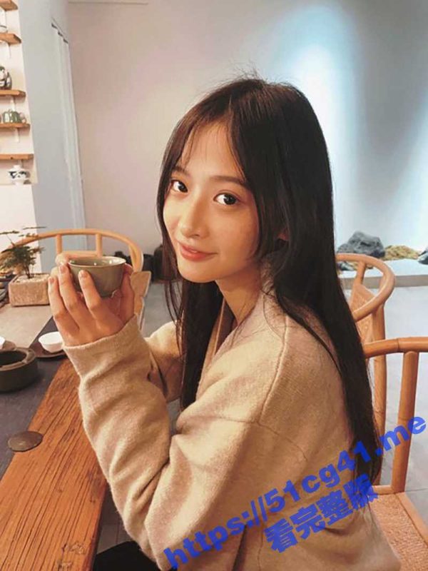 神似李嘉欣的 抖音微博女网红  茂木希子自拍流出 对着镜子展示自己的身材-51吃瓜网