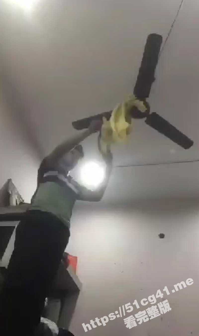 国外一男子在家中直播上吊！全程短短的两分钟不到 一条鲜活的生命就这样逝去了 - 51吃瓜网-51吃瓜网