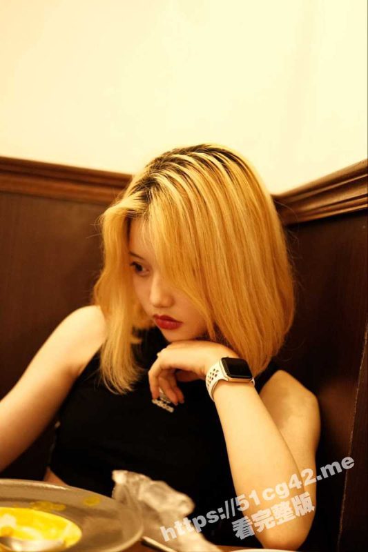 成都某酒吧女公关 赵思颖 为了客户订台不惜出卖身体 据说她陪过的客户至少有两位数起步-51吃瓜网