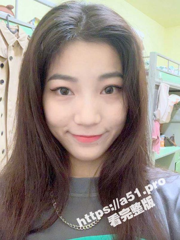 江苏东南大学 极品高颜值校花 刘梦菲 清纯学生妹被主人掐住脖子 女上位疯狂骑乘 怼脸实拍性爱视频流出-51吃瓜网