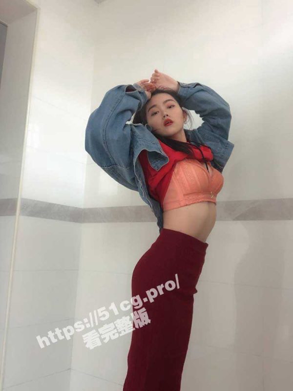 经典重磅！火爆全网的浙江美术学院大二极品骚货吴X晶 自慰露出反差婊-51吃瓜网