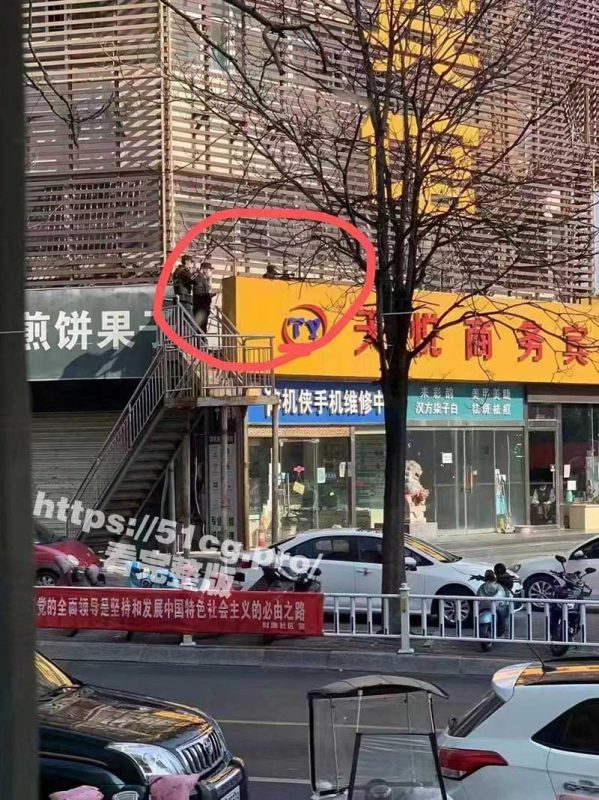 重磅大瓜!现场直击山东泰安中国银行抢劫案 场面堪比史诗大片!-51吃瓜网