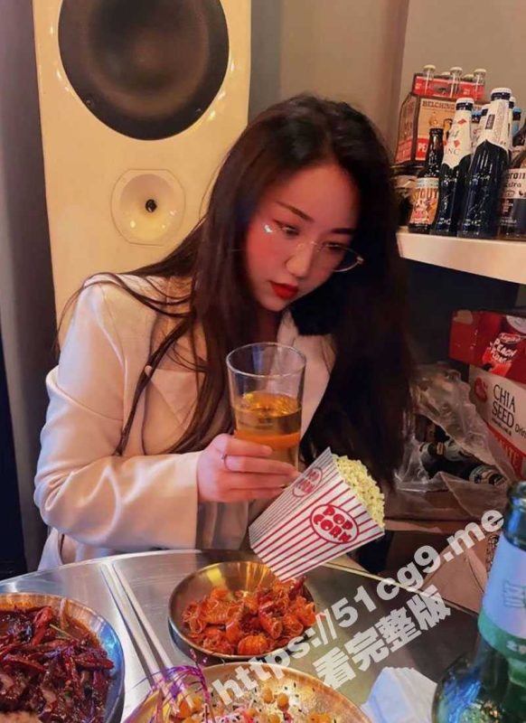 有事秘书干 没事干秘书！公司行政助理的日常就是陪着领导出差给领导暖暖屌！午休都不忘在茶水间内射来一发！-51吃瓜网