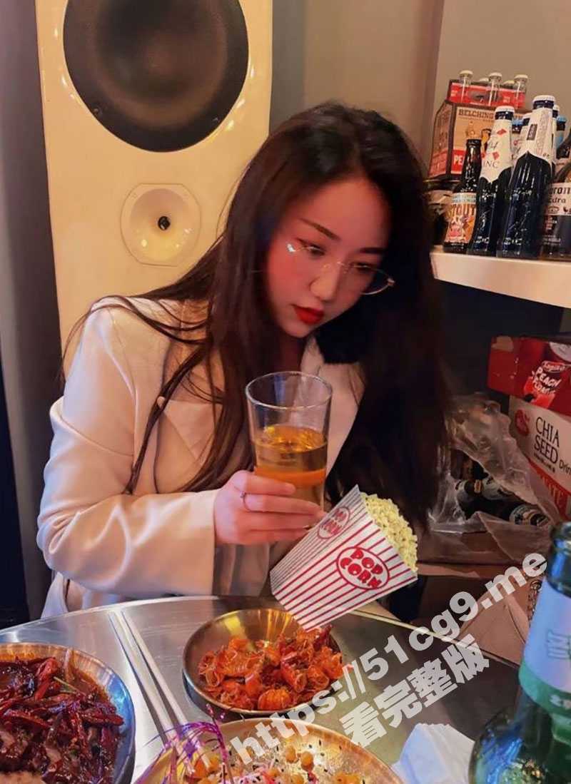 有事秘书干 没事干秘书！公司行政助理的日常就是陪着领导出差给领导暖暖屌！午休都不忘在茶水间内射来一发！ - 51吃瓜网-51吃瓜网