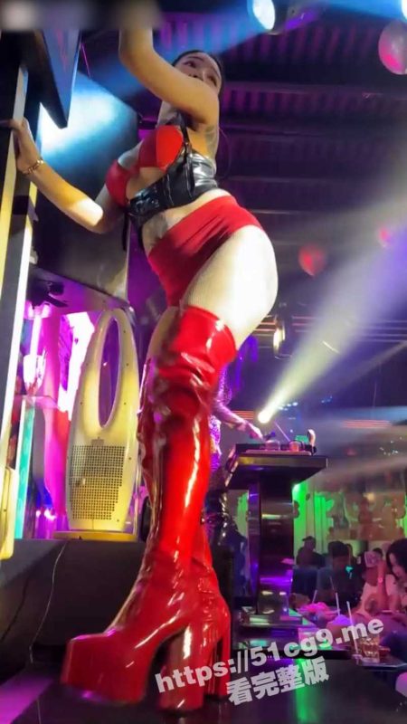 兄弟们 让我们嗨起来好嘛？夜店现场热舞大合集 各式各样的极品美女 美臀摇啊摇 超性感刺激！-51吃瓜网