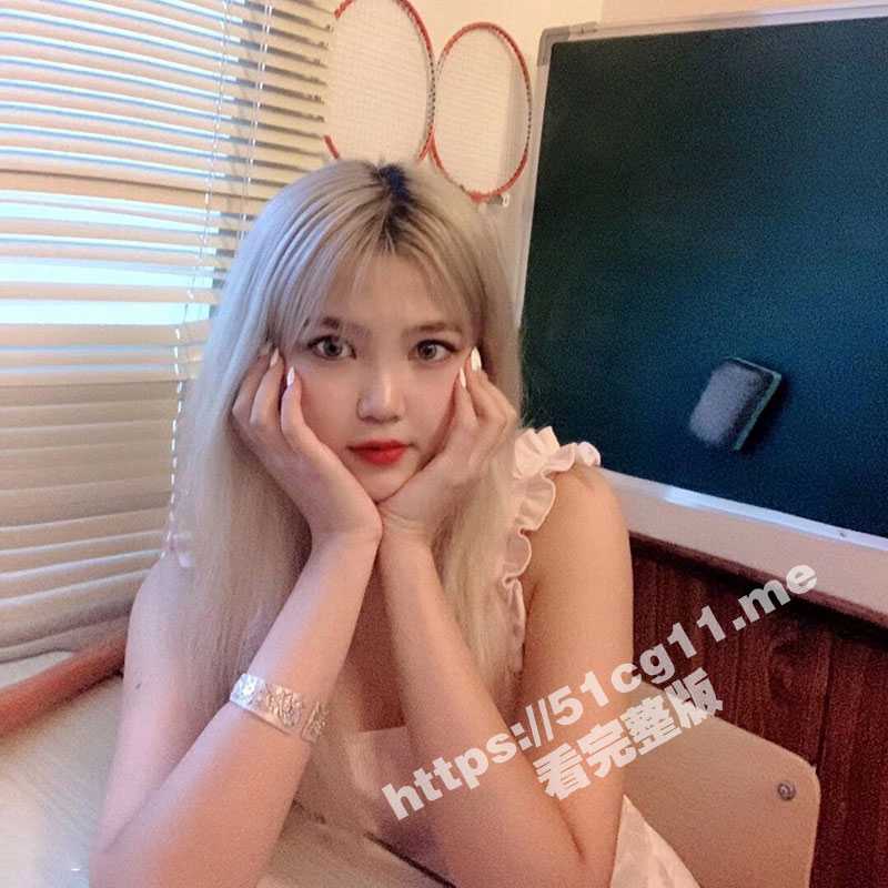 江汉大学文理学院 极品高颜值反差学妹  郭淑瑶 身材妖娆的大三女友成为自己的泄欲母狗！扩口器吐舌插逼自慰等样样精通！-51吃瓜网