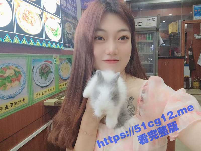 广州外语外贸大学 王佳佳 被曝光！极品嫩穴疯狂抽插 顶到骚穴最深处 直抵花心！-51吃瓜网