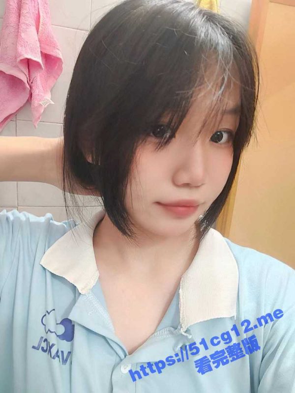 带小女友出去玩 高铁上忍不住了 去厕所来一炮先！-51吃瓜网