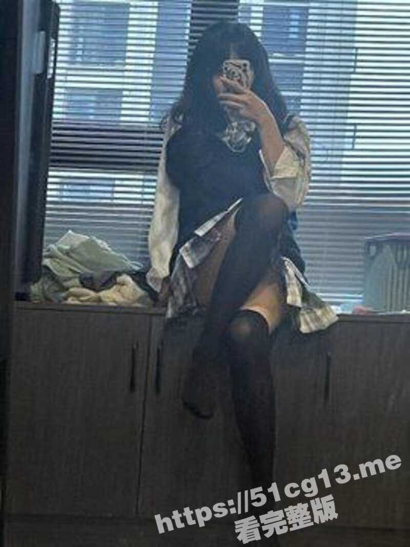 成都双流中学的06年学生妹 推特账号 卑微小王 被网调 对镜头全裸跪地磕头 笔插逼 自扇嘴巴 - 51吃瓜网-51吃瓜网