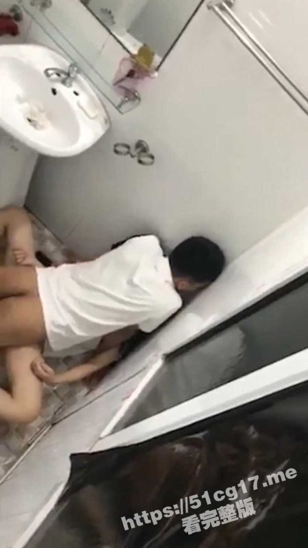 元旦同学聚会人喝醉酒不见了 找半天在厕所找着了 顺便还打了一炮！-51吃瓜网