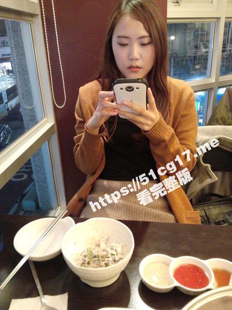 约炮公司前台妹子 吃完饭后到出租屋 主动挽起头发吃鸡 扶屌无套插入自己摇到高潮 最后还主动口爆吞精 - 51吃瓜网-51吃瓜网