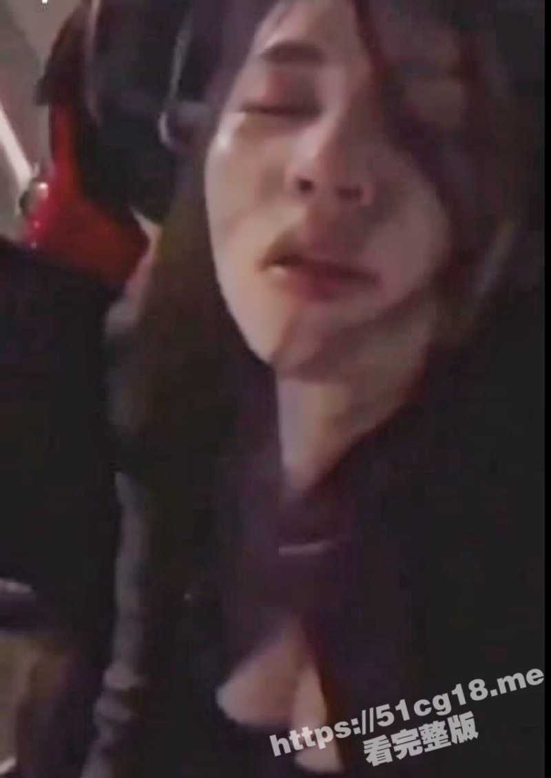 最新一手大瓜！云南丽江步行街醉酒美女 刘甜甜 当着交警面高喊“把我当母狗一样操 快点操我屁眼” - 51吃瓜网-51吃瓜网