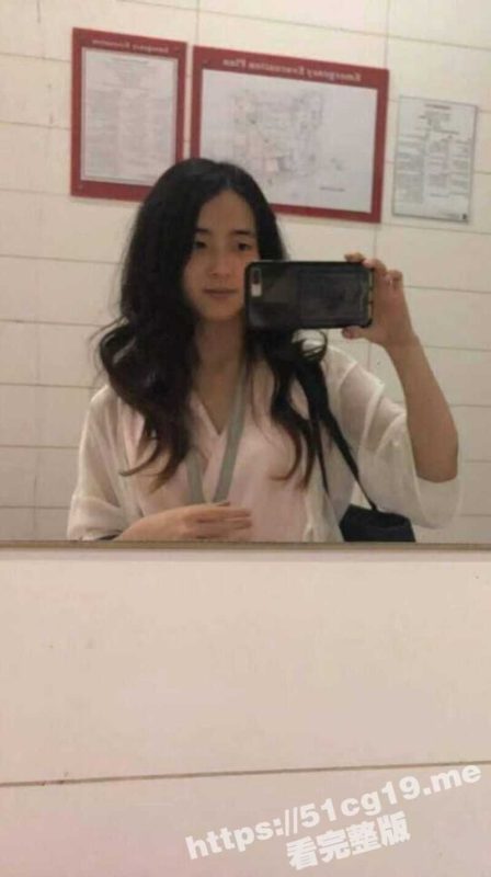 云南丽江 漂亮房产销售 胡凯婷 为业绩休息也要撩骚客户 在家劈开双腿扣逼自慰录给客户看！-51吃瓜网