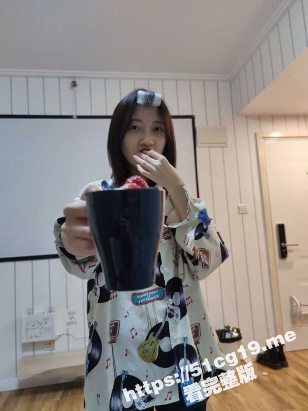 高学历海归情侣 杭州 潘玲玲 和眼镜男友日常性爱自拍流出！母狗就应该跪着狠狠后入她！-51吃瓜网