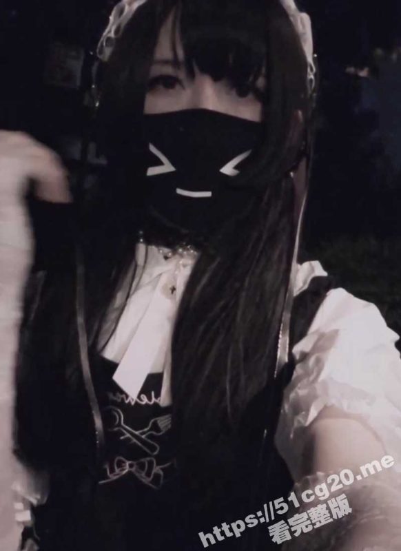 上海伪娘网红 牛子妹妹 身穿白丝洛丽塔 在户外大胆露出 掏出牛子时吓坏旁人！-51吃瓜网