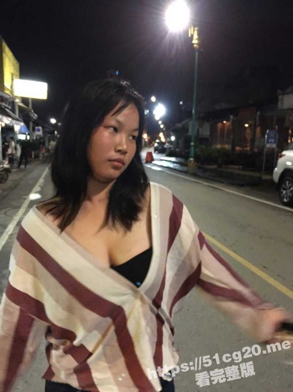 在路边遇到泰国单纯白嫩大奶学生妹 喝醉了套路妹子到酒店 无套啪啪内射！-51吃瓜网