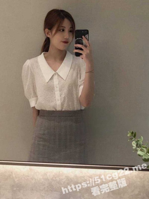 神仙颜值反差女大学生 为主人跪地口交 灵活可爱的舌头在肉棒上来回游走摩擦超享受！-51吃瓜网