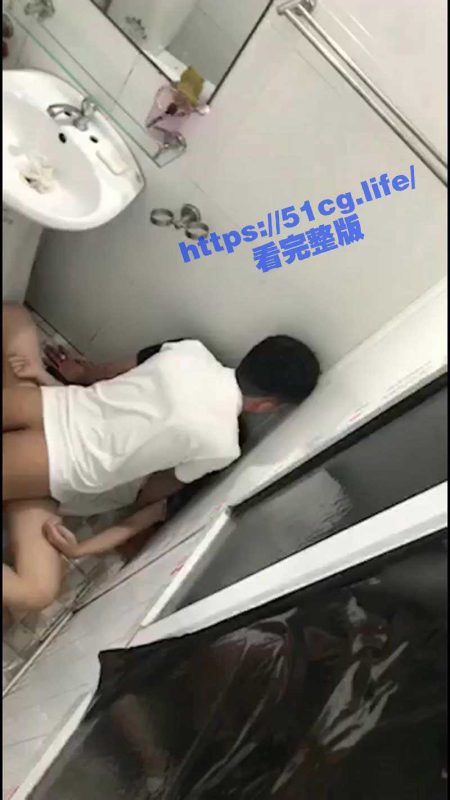 灌醉女同学后拖到厕所强奸！没成想被同学们偷拍！-51吃瓜网