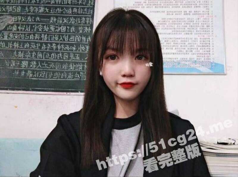 杭州极品高中生校花女神反差婊 为网恋男友展现自己雪白挺翘的奶子 自拍视频流出！-51吃瓜网