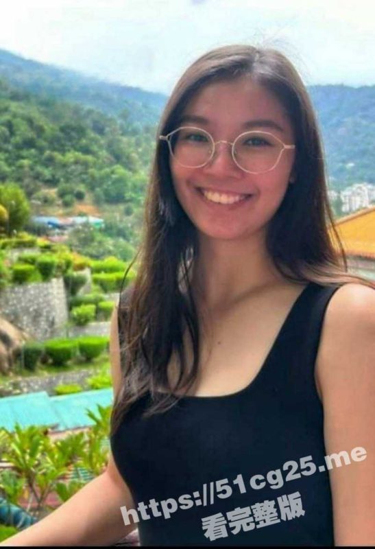 山东反差眼镜妹  魏丽 被调教成无底线骚母狗寝室露点骚拍 近镜头特写怼骚穴拉屎太恶心了！-51吃瓜网