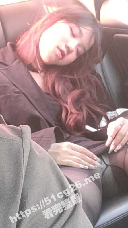 滴滴司机 带两个醉酒的妹子开房啪啪 双飞深喉 两个美女直接被干呕吐 草完这个草那个 恨不得自己有两个鸡吧-51吃瓜网