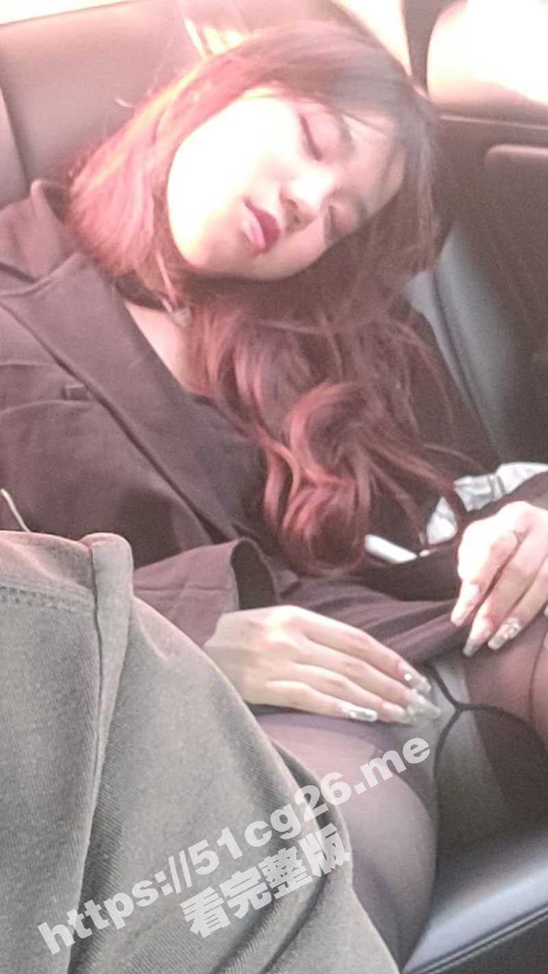 滴滴司机 带两个醉酒的妹子开房啪啪 双飞深喉 两个美女直接被干呕吐 草完这个草那个 恨不得自己有两个鸡吧 - 51吃瓜网-51吃瓜网