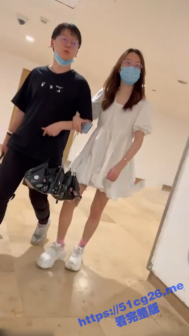 偷拍大学刚毕业的学姐 男友去厕所独自等待 靓女独自等待 胸罩也不穿一个 真是透心凉！ - 51吃瓜网-51吃瓜网