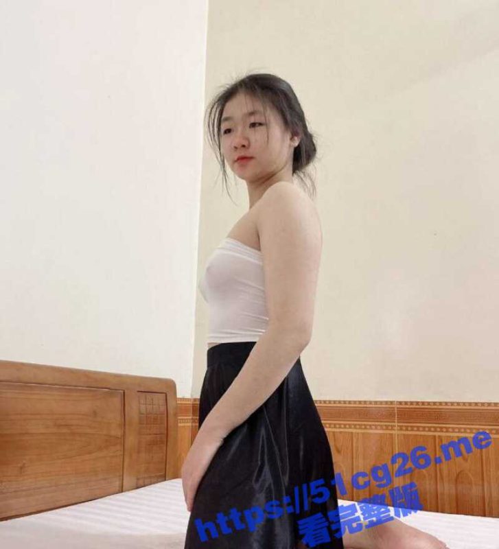 越南上班期间 成功撩骚公司女主管的妹妹 主管工作上给的压力 全部释放在妹妹身上！-51吃瓜网