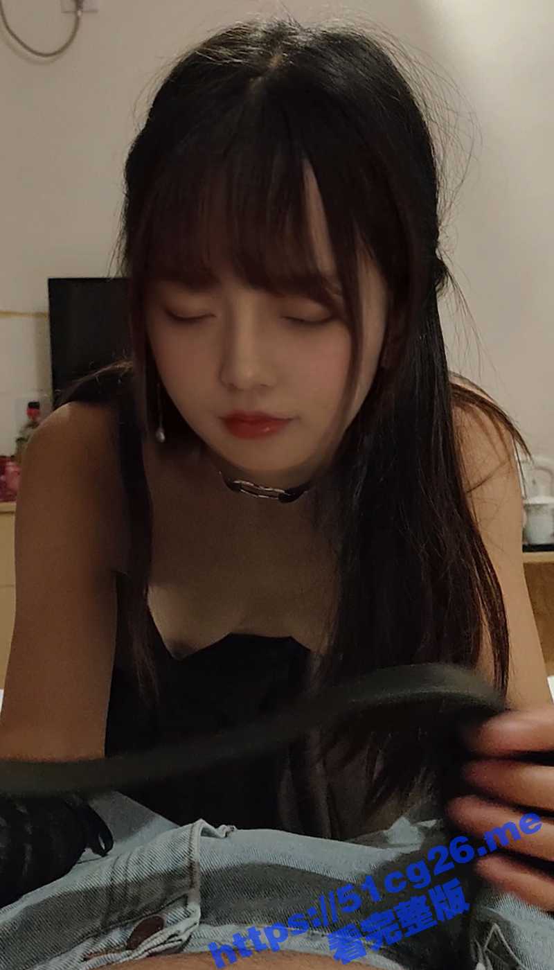 极品身材 棕色皮肤学生妹 穿上开档白丝JK服 露脸插入 看乳头真是黑的发亮啊 - 51吃瓜网-51吃瓜网