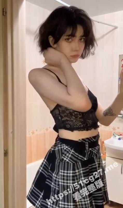 欧美冷白皮短发美女 SmallDoll 全方位展示身体 脸蛋漂亮腿又长 主动女上位骑乘快速抽插-51吃瓜网