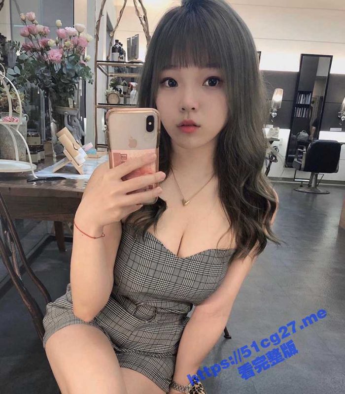 台湾 南橘子大神 酒店约炮奶子超大的00后萝莉美容师 非常耐操和耐干 不让射脸最后全射在她奶子上-51吃瓜网