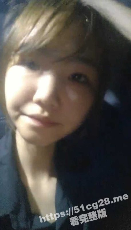 00后 精神小妹深夜被同事哄到野外进行多人运动！车上操 后备箱操 地上操 逼都快被操坏了！-51吃瓜网