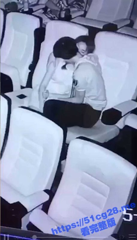 福州金逸影城 小伙与女友看电影性瘾来了直接开干！-51吃瓜网