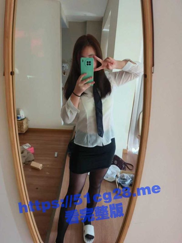 19岁大学生直播被大哥骗走 没想到还是个处女 大哥直接哄上床 给小姐姐开苞 赚大发了！-51吃瓜网