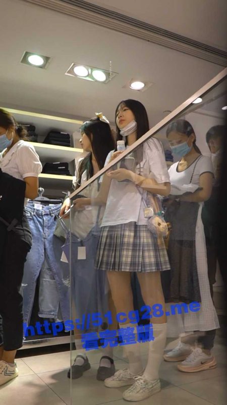 广州商场惊现偷拍狂魔，被人发现后报警，在手机里找出偷拍视频-51吃瓜网