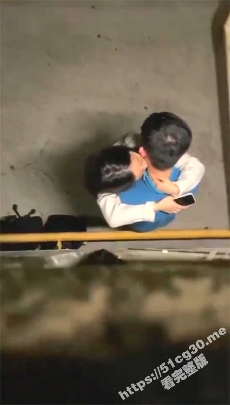 浙江传媒爆出男女偷情视频 男人看上去是第一次 女生超级主动咬耳朵-51吃瓜网