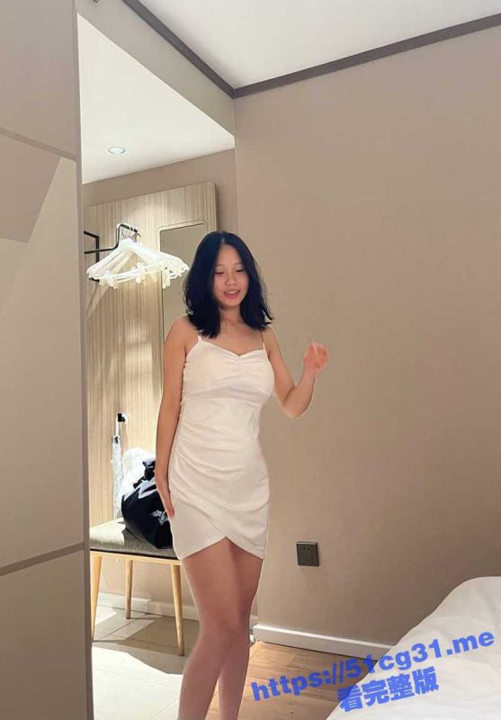 东莞极品白嫩巨乳人妻 乔宝 在家露出两个巨大的乳房躺在床上发情自慰揉奶抠逼-51吃瓜网