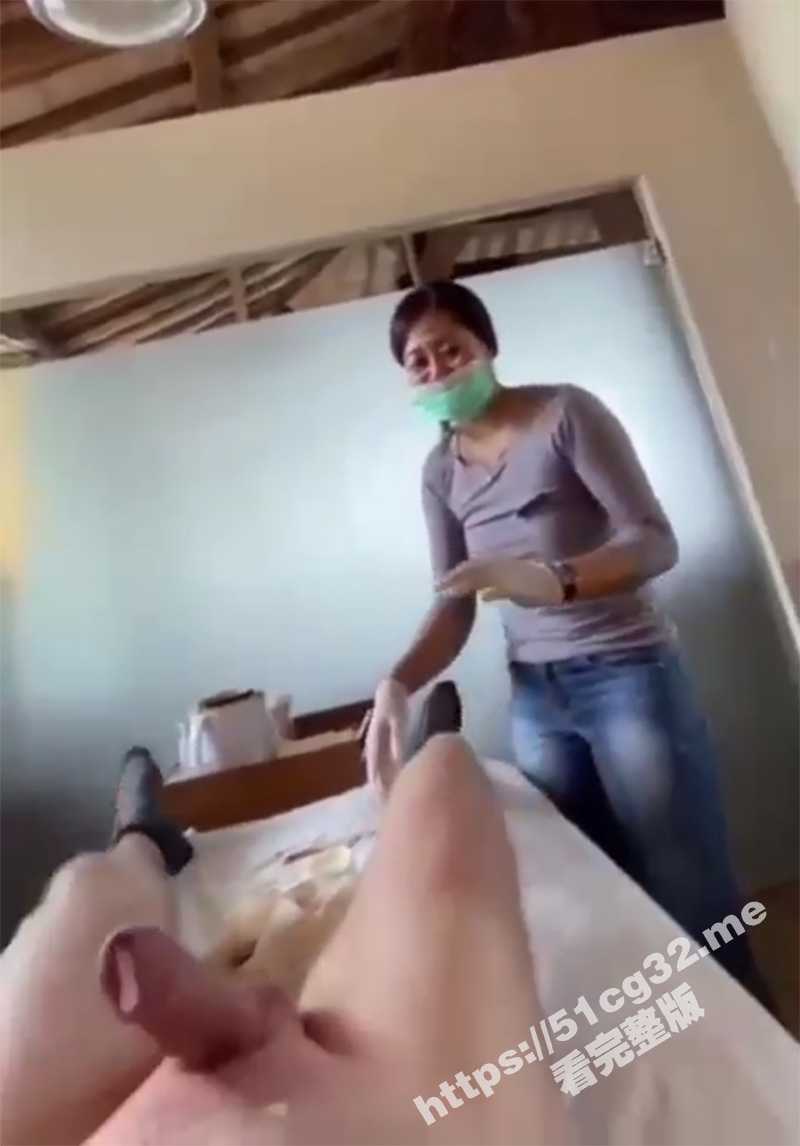 大哥去给鸡巴脱毛 没想到被美容师弄射了 瞬间涨红了脸拿纸帮忙清理！ - 51吃瓜网-51吃瓜网