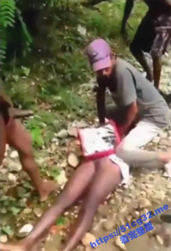 真实强奸 非洲原始部落 几名男子强奸一女子 给自己的小孙子解痒-51吃瓜网