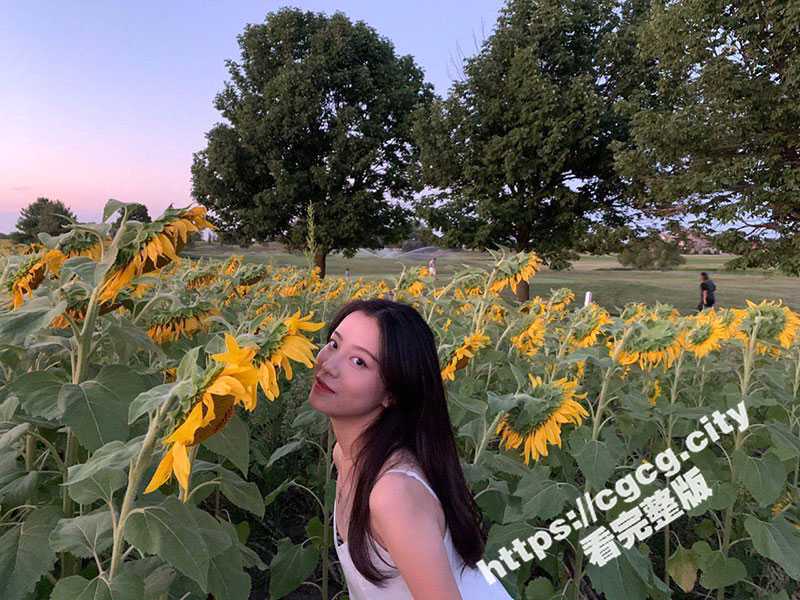 重庆师范学院 极品反差女神 郭婷婷 你暗恋的女神别人的母狗 一边后入还要一边舔脚-51吃瓜网