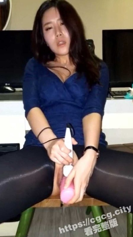 曝光一个前女友 平时看着是那种 温柔高冷的少妇 床上的她却是三个男人也喂不饱的骚货母狗-51吃瓜网